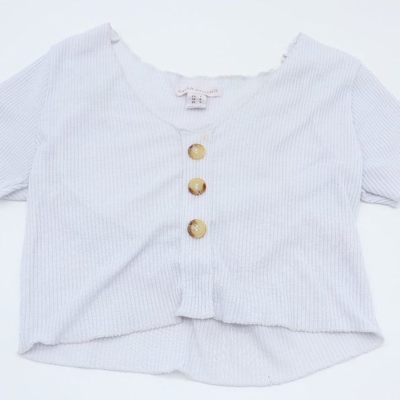 White cropped,button top - Picture 4 of 4